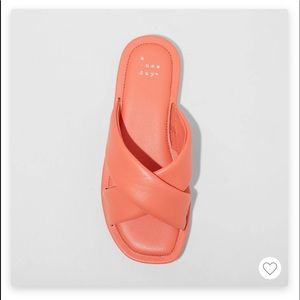 Womens daisy cross and slide